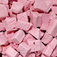 بستنی خشک توت فرنگی پفکی ۳۰ گرمی با بافت ترد و عطر طبیعی